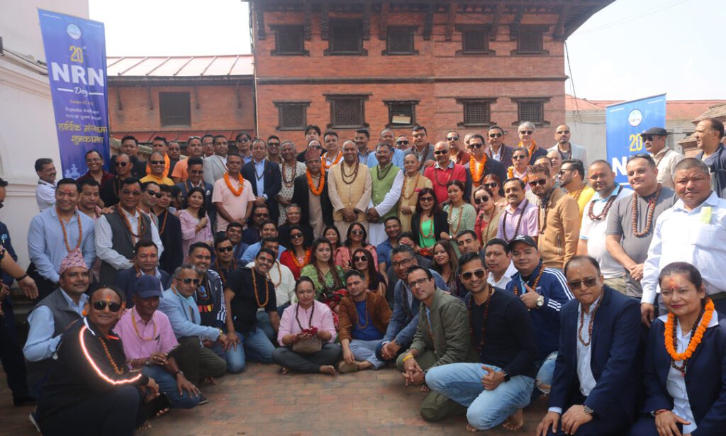पशुपतिनाथ र स्वयम्भूमा पुजाआजा गरेर मनायो एनआरएनएले २० औं ‘एनआरएनए डे’