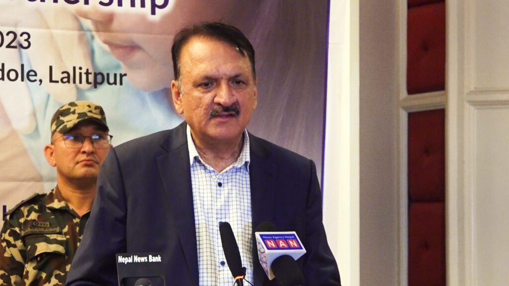 सरकारलाई थोरै स्रोत साधनले धेरै काम गर्नुपर्ने चुनौती र दबाब छ : अर्थमन्त्री महत