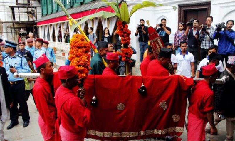 दशैंको सातौँ दिन : भित्र्याइँदै फूलपाती