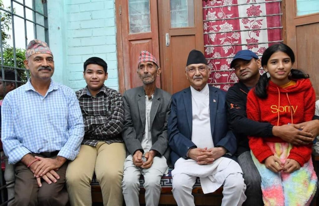 एमाले अध्यक्ष ओली दशैँ मनाउन झापा जाँदै