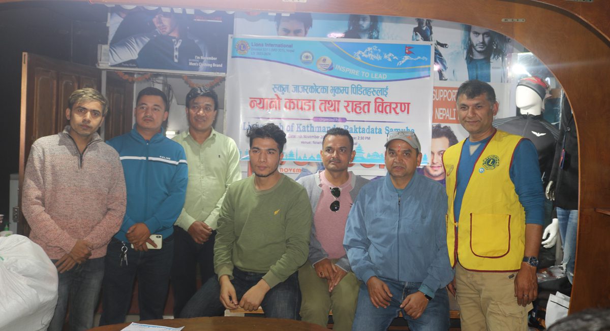 ‘एलसिके’ रक्तदाता समुहद्धारा भुकम्प पिडितलाई राहत सामाग्री वितरण