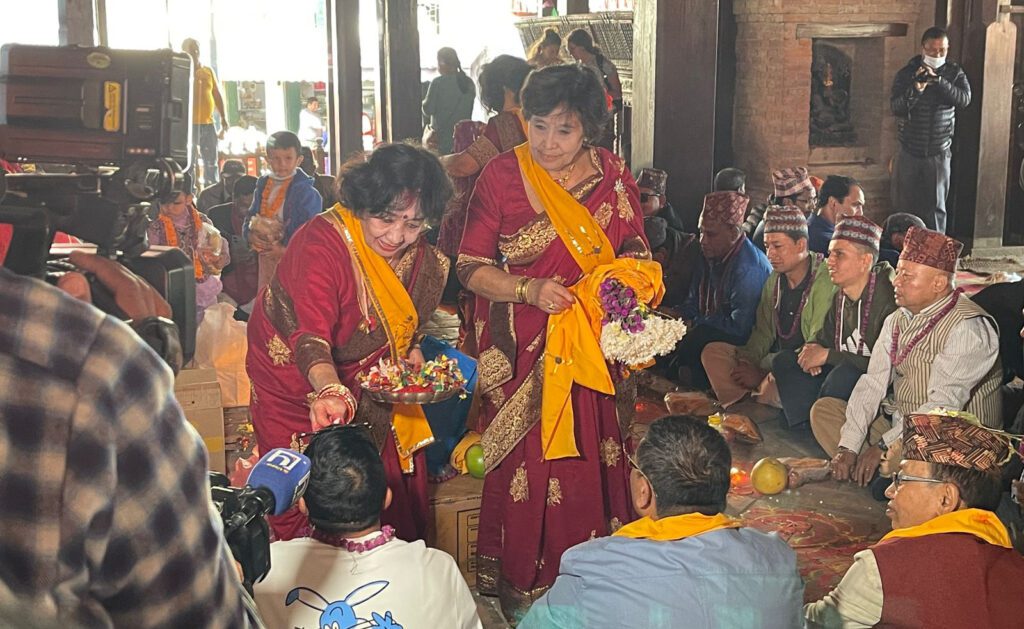 अञ्जली दिदीले २०८ जनालाई लगाइदिइन् भाइटीका