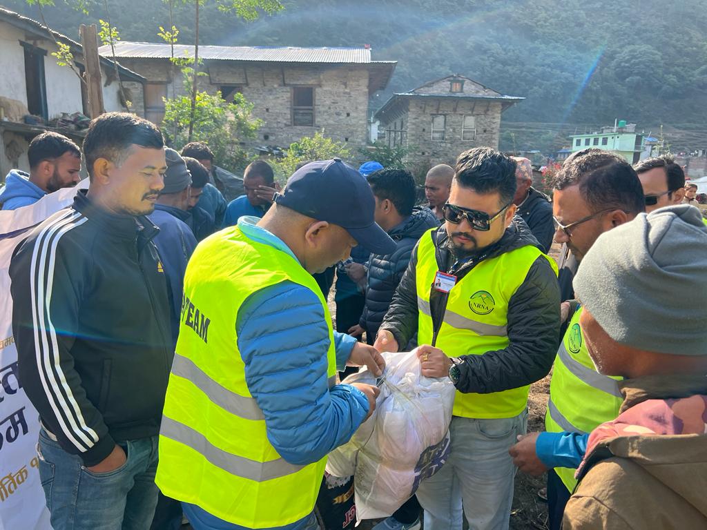 एनआरएनएका अध्यक्ष केसीको समुहले जाजरकोट र महासचिव जोशीको समुहले रुकुम पश्चिममा राहत वितरण