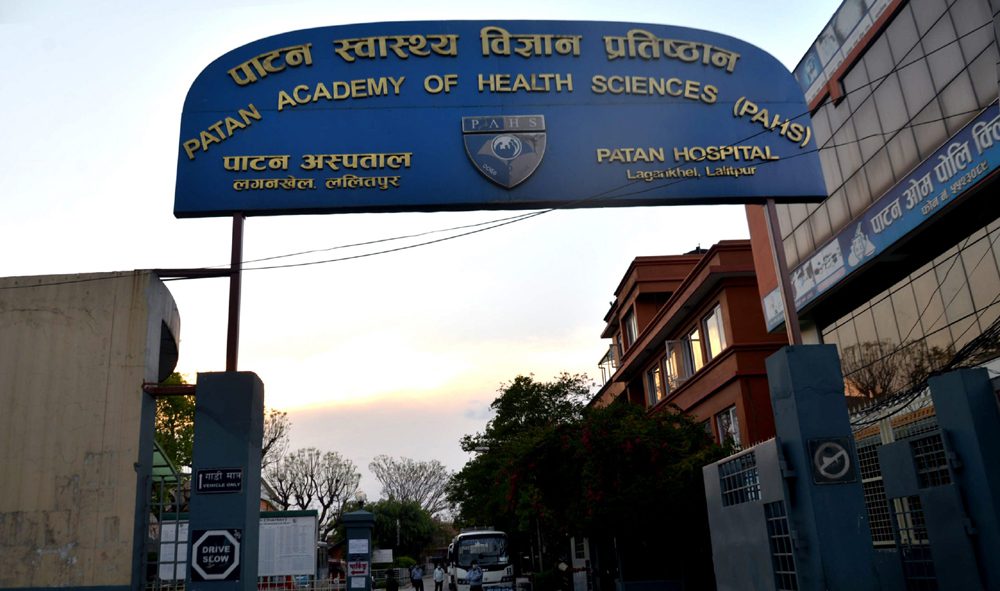 पाटन अस्पतालमा आज पनि आकस्मिक बाहेकका सेवा बन्द
