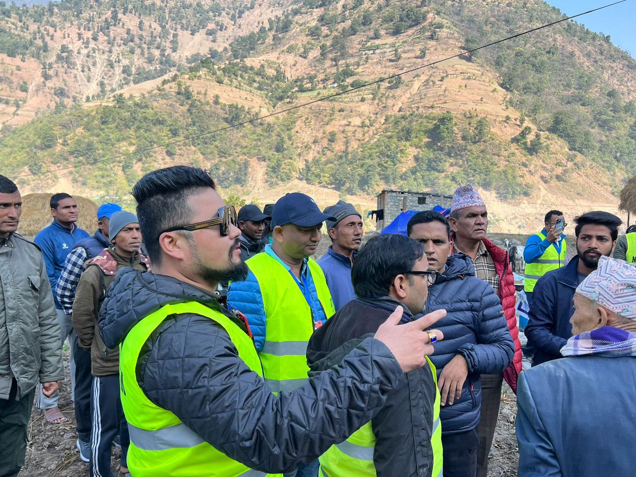 एनआरएनएका अध्यक्ष केसीको समुहले जाजरकोट र महासचिव जोशीको समुहले रुकुम पश्चिममा राहत वितरण