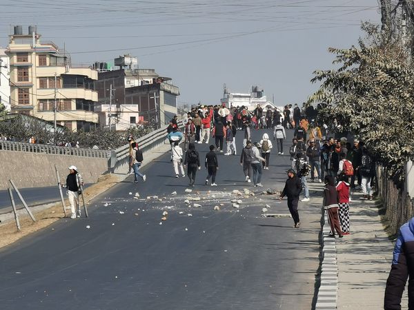कोरिया भाषामा अनुत्तीर्ण युवाहरुले मन्त्रीको गाडिमा लगाए आगो, बालकुमारी क्षेत्र तनावग्रस्त