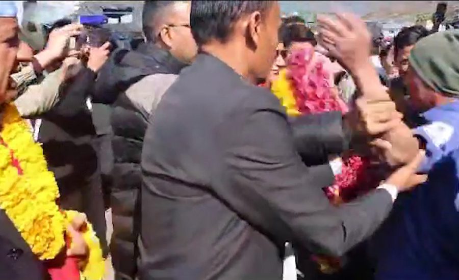 धनकुटामा एमाले अध्यक्ष ओलीमाथि आक्रमण प्रयास