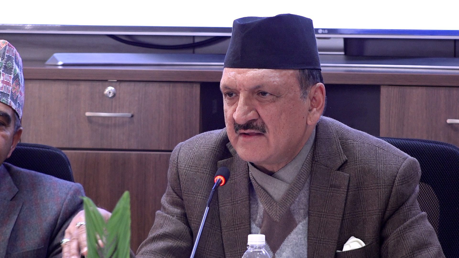 नेपालमा लगानीको वातावरण बनाउन सरकार प्रतिबद्ध छ : अर्थमन्त्री महत