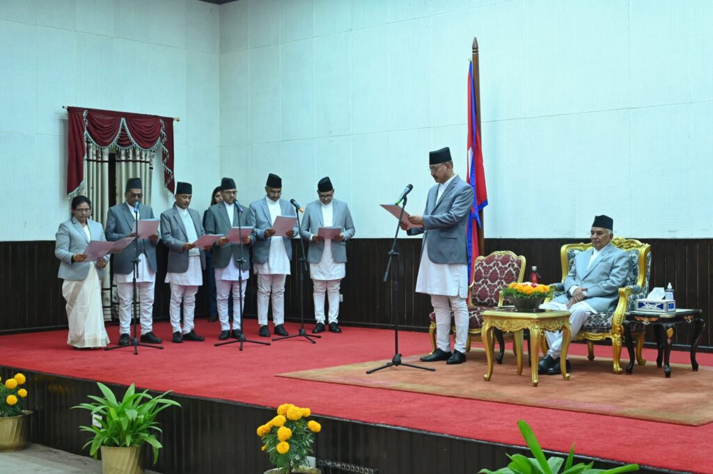 सर्वोच्च अदालतका ६ जना न्यायाधीशले लिए शपथ