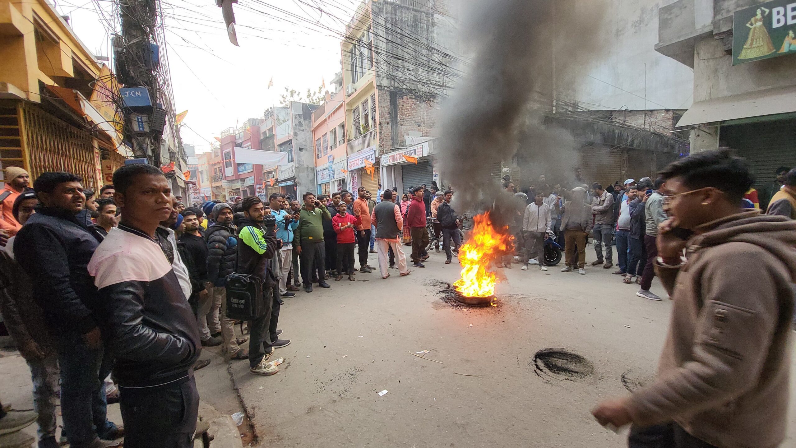 दुई जना सुनचाँदी व्यवसायी पक्राउ परेपछि जनकपुरका व्यापारीहरू आन्दोलित