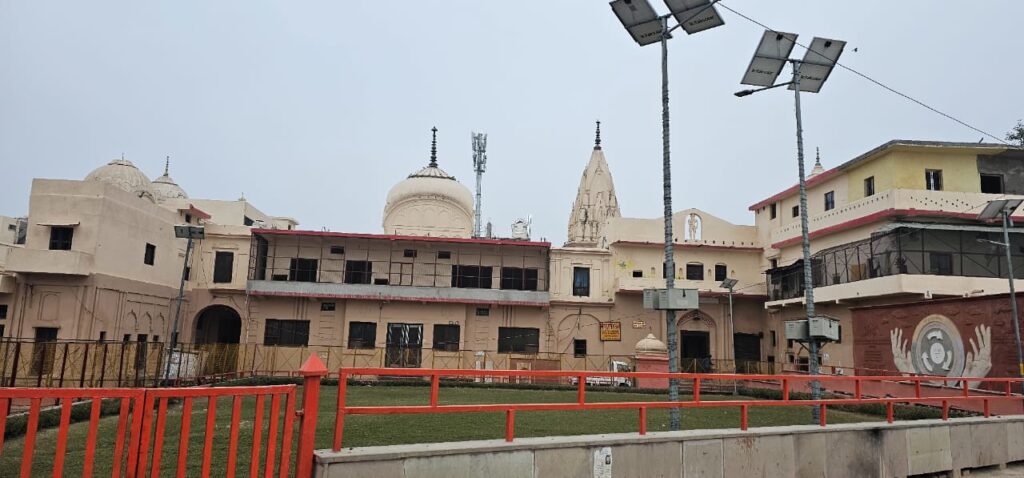 सिंगारियो अयोध्यास्थित लक्ष्मणघाट (फोटोफिचर)