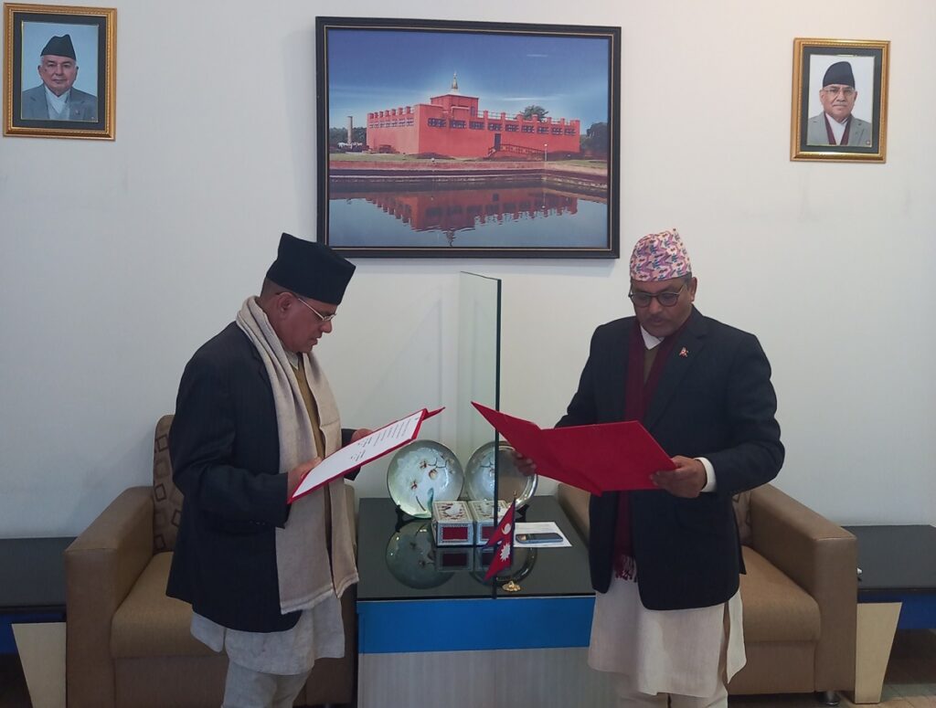 राष्ट्रिय वाणिज्य बैंकका अध्यक्ष ढुङ्गानाले लिए राष्ट्र बैंकका गभर्नर समक्ष शपथ