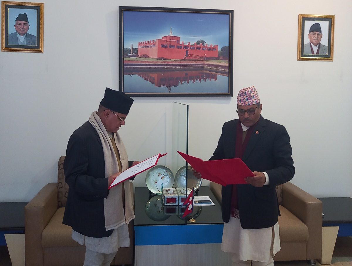 राष्ट्रिय वाणिज्य बैंकका अध्यक्ष ढुङ्गानाले लिए राष्ट्र बैंकका गभर्नर समक्ष शपथ