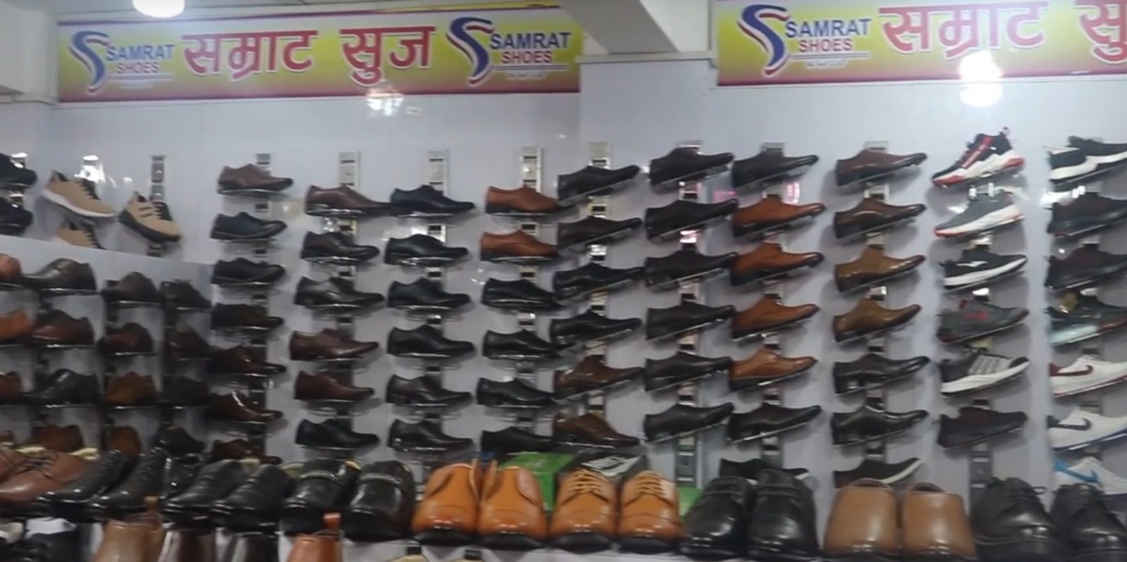 चितवन नेपाली जुत्ताघरको ‘एक्सचेन्ज मेला’मा उपभोक्ताको बढदो आकर्षण