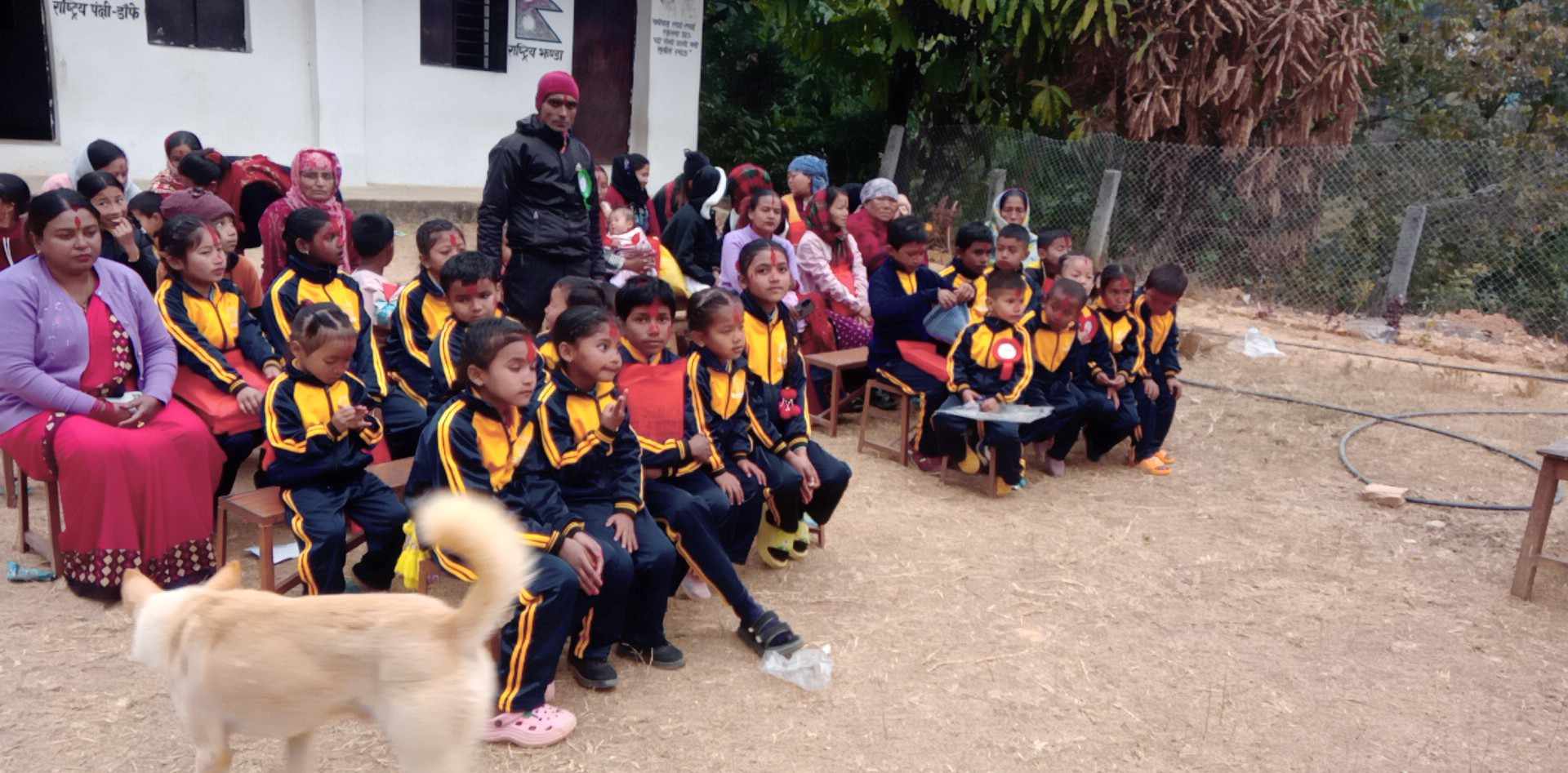 देउराली फाउन्डेसनद्वारा बिद्यालय पोशाक तथा शैक्षिक सामग्री बितरण