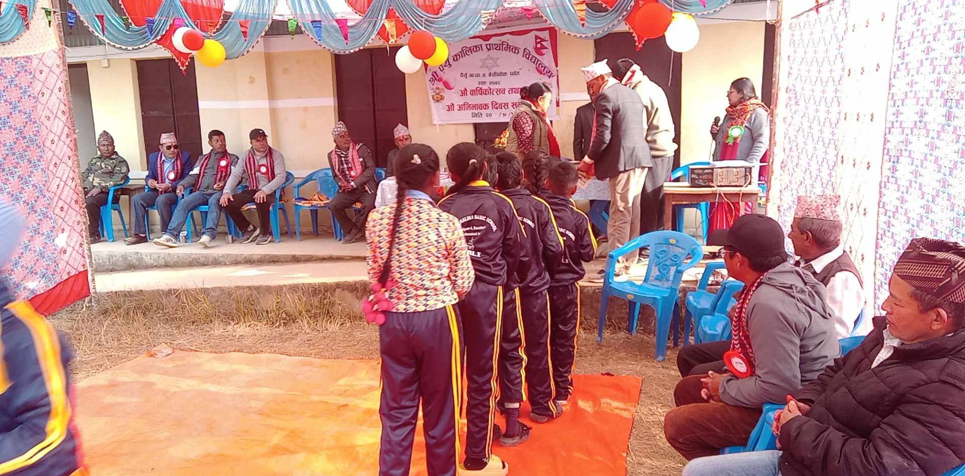 देउराली फाउन्डेसनद्वारा बिद्यालय पोशाक तथा शैक्षिक सामग्री बितरण