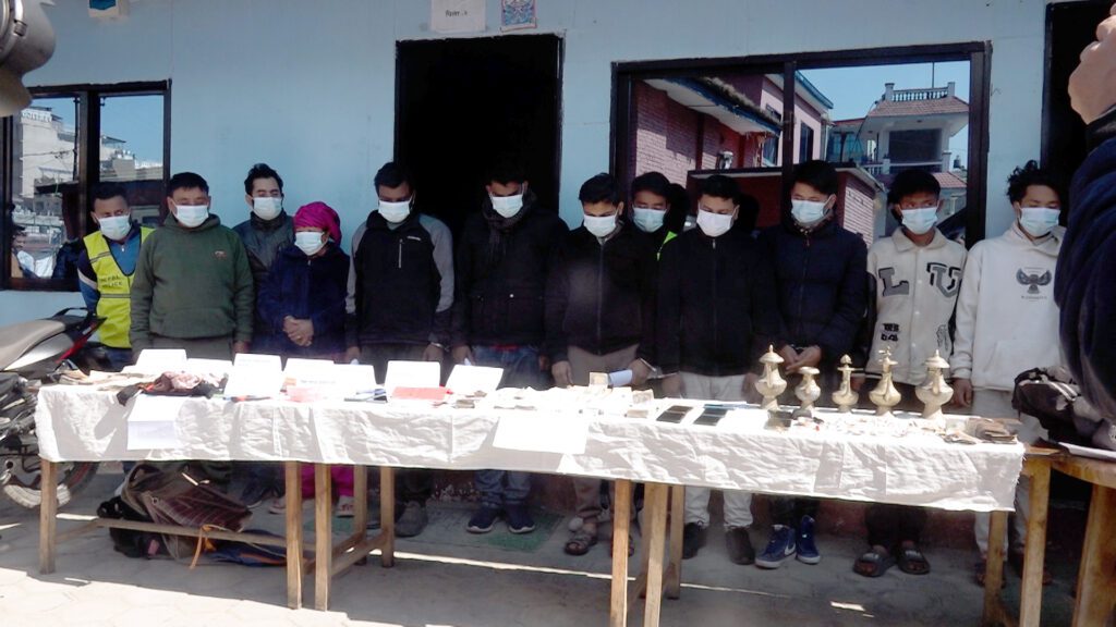 डलर देखाएर १० वर्षदेखि ठगी, दम्पतीसहित तीन जना पक्राउ