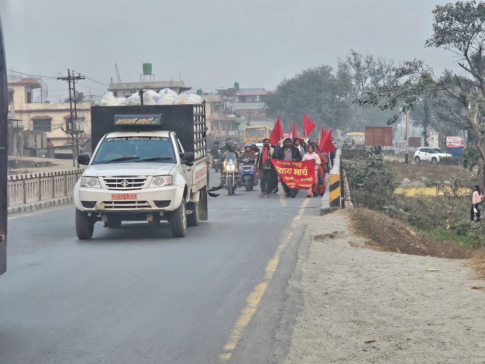 मेचीबाट हिँडेका मिटरब्याज पीडित विराटचोकमा