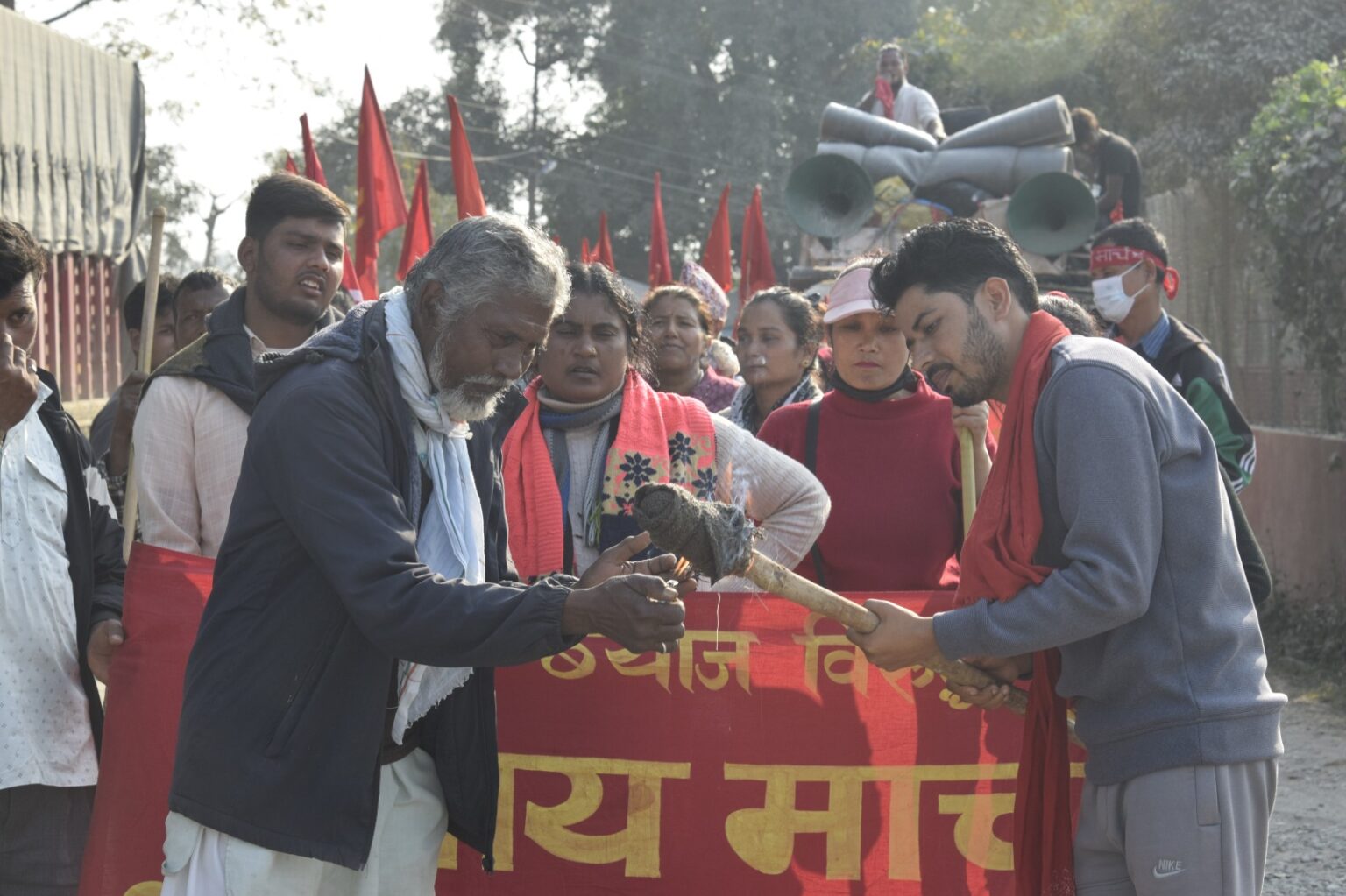 चितवनबाट काठमाडौं आउँदै मिटरब्याज पीडितको न्यायमार्च (फोटोफिचर)