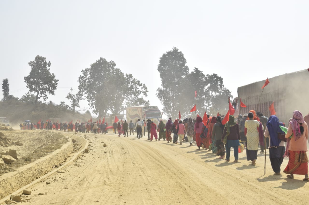 चितवनबाट काठमाडौं आउँदै मिटरब्याज पीडितको न्यायमार्च (फोटोफिचर)