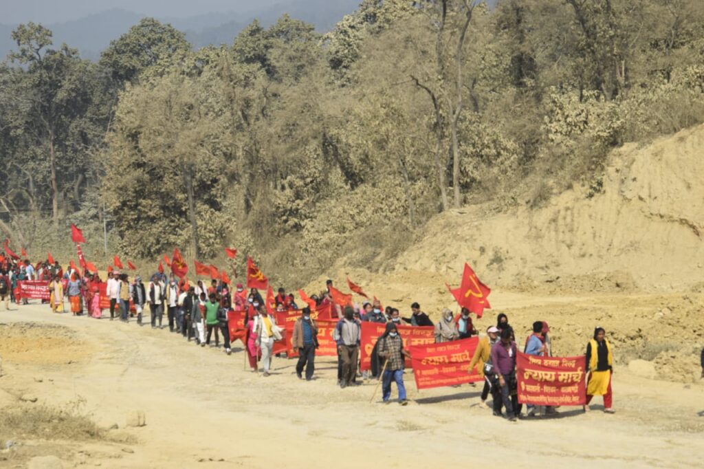 चितवनबाट काठमाडौं आउँदै मिटरब्याज पीडितको न्यायमार्च (फोटोफिचर)