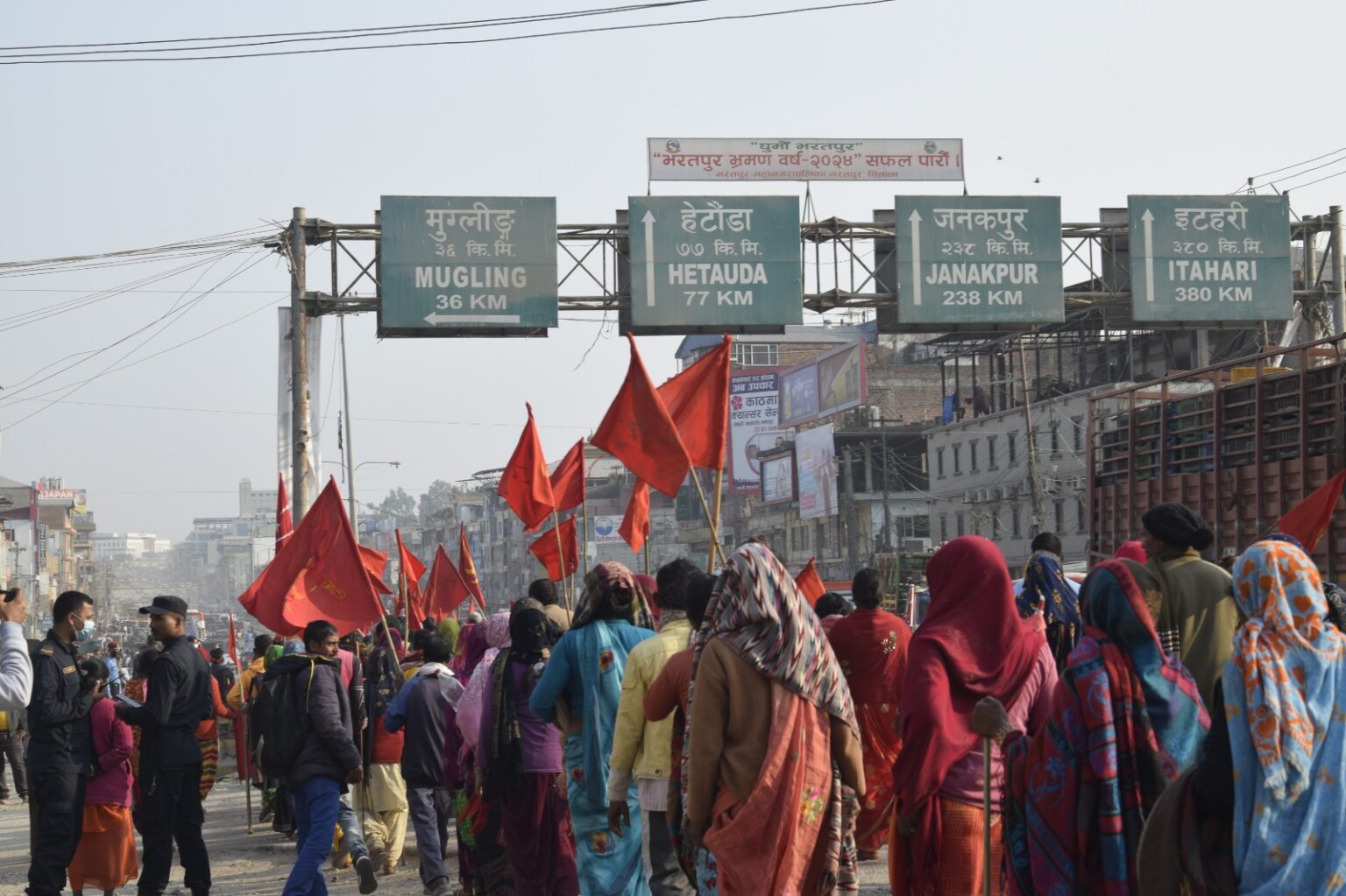 चितवनबाट काठमाडौं आउँदै मिटरब्याज पीडितको न्यायमार्च (फोटोफिचर)