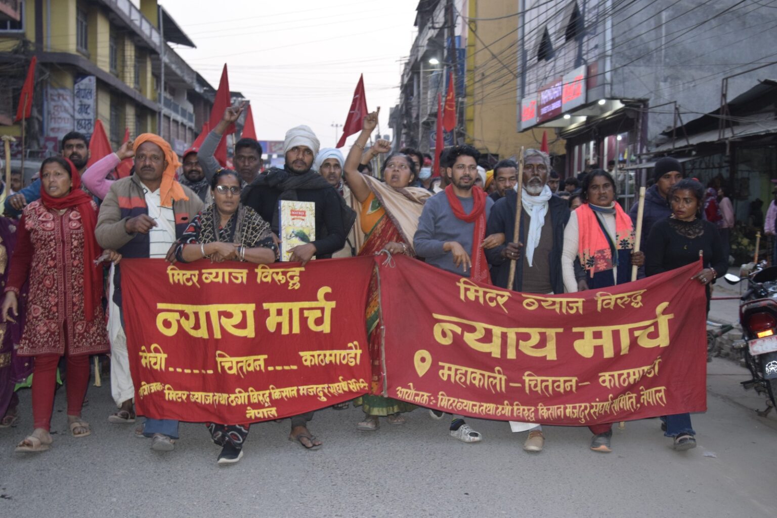 चितवनबाट काठमाडौं आउँदै मिटरब्याज पीडितको न्यायमार्च (फोटोफिचर)