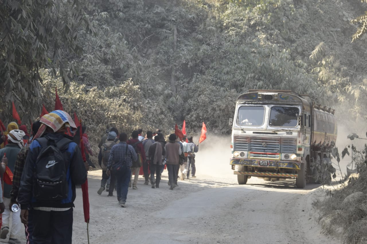 चितवनबाट काठमाडौं आउँदै मिटरब्याज पीडितको न्यायमार्च (फोटोफिचर)