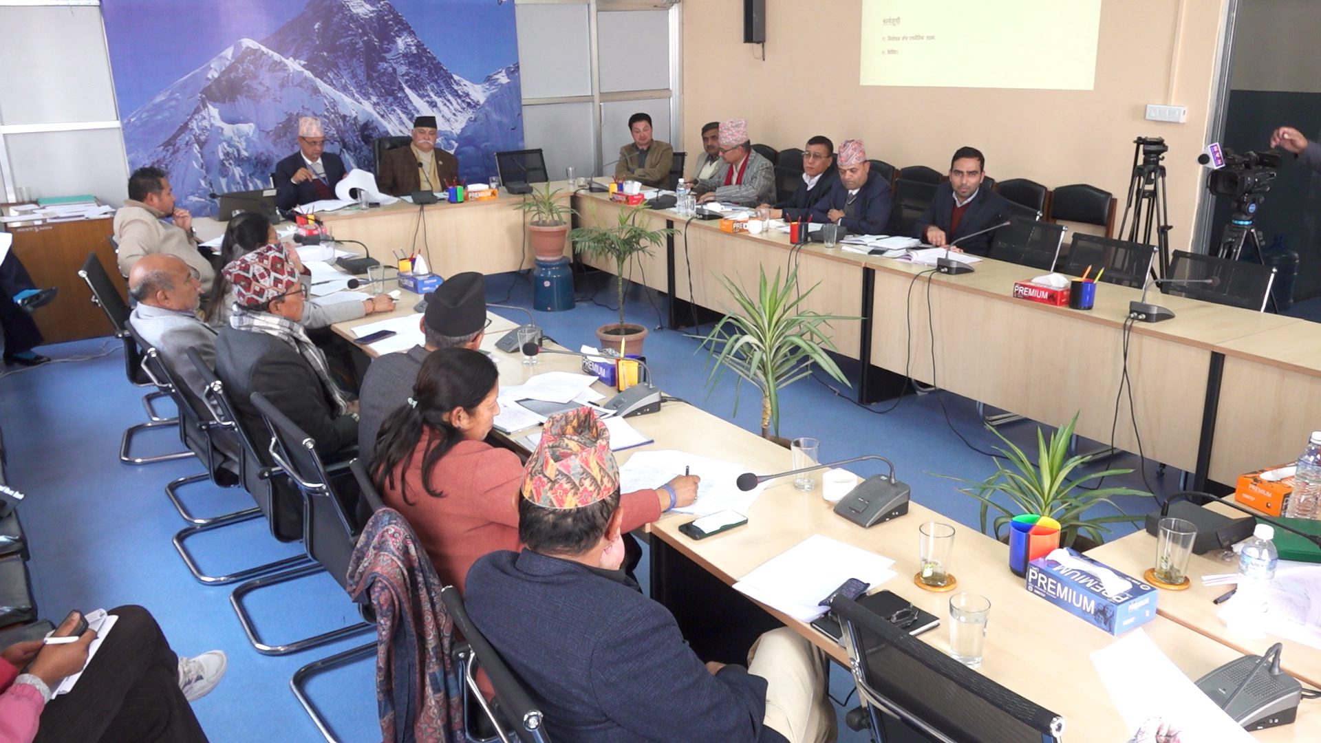 निर्वाचन क्षेत्र जोड्ने रणनैतिक सडक निर्माणमा बजेट थप गराउन अर्थमन्त्रीलाई समितिमा बोलाउने तयारी