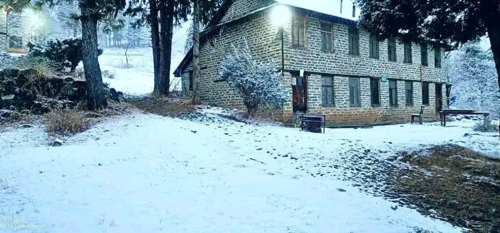 सुदूरपश्चिमका पहाडी क्षेत्रमा हिमवर्षा