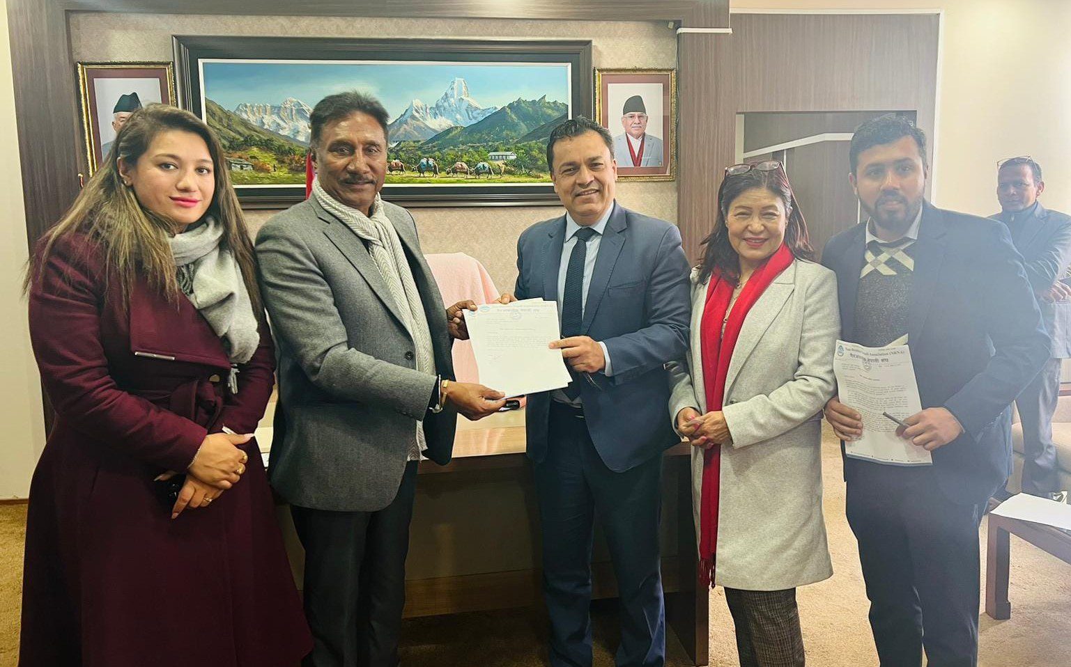रुसमा हुने मानवतस्करी रोक्न एनआरएनएद्धारा श्रममन्त्री भण्डारीको ध्यानार्कषण