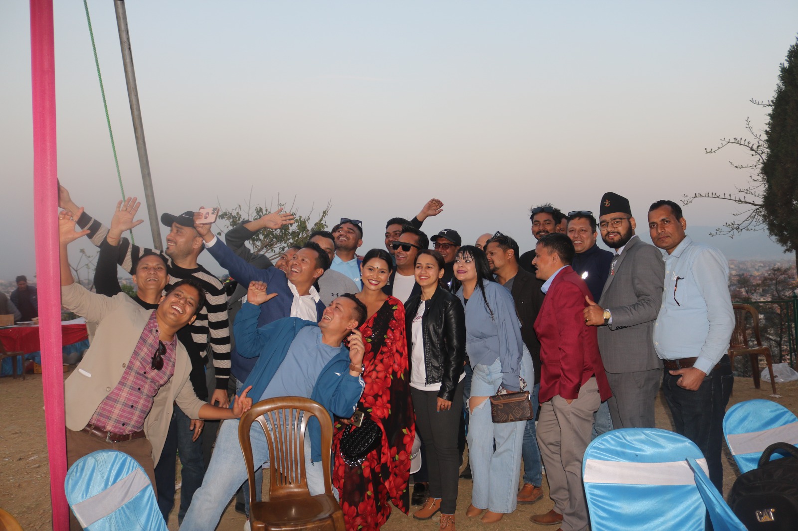 मञ्चको बनभोज कार्यक्रममा राष्ट्रिय कलाकारको बेजोड प्रस्तुती(फोटो फिचर)