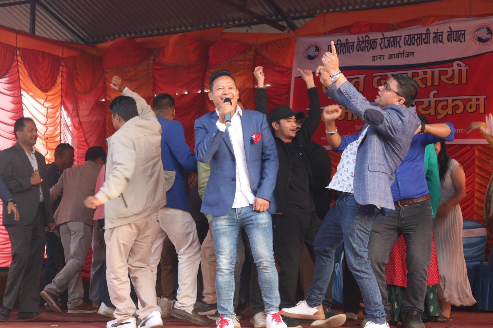 मञ्चको बनभोज कार्यक्रममा राष्ट्रिय कलाकारको बेजोड प्रस्तुती(फोटो फिचर)