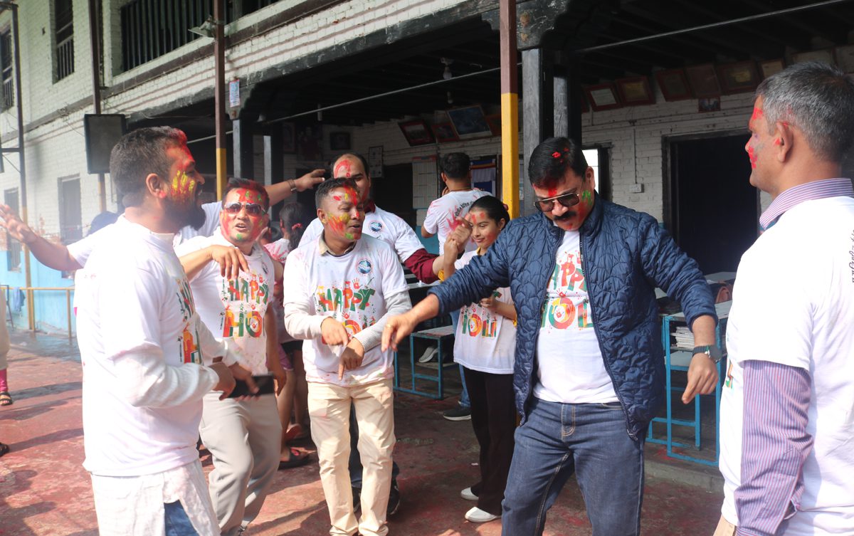 मञ्चको होली अपांग पुर्नस्थापना केन्द्रमा(फोटोफिचर)