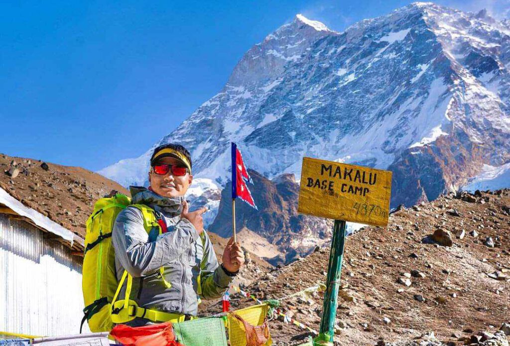 अर्को कीर्तिमान राख्न सातौ पटक मकालु हिमालको आरोहणमा लाक्पा शेर्पा
