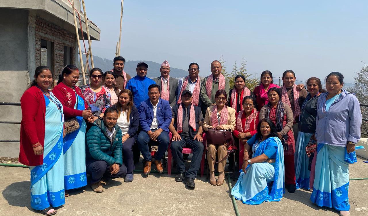 एनआरएनएद्धारा नार्गाजुनको स्वास्थ्यचौकीलाई अक्सिमिटर हस्तान्तरण