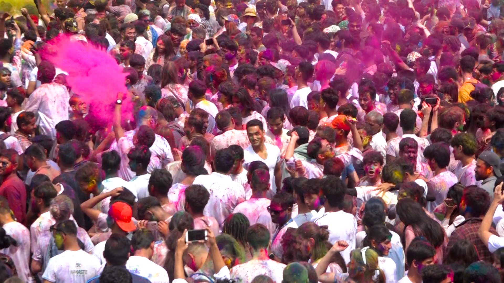 होलीको सप्तरंगमा झुमेको वसन्तपुर (तस्वीरहरु)