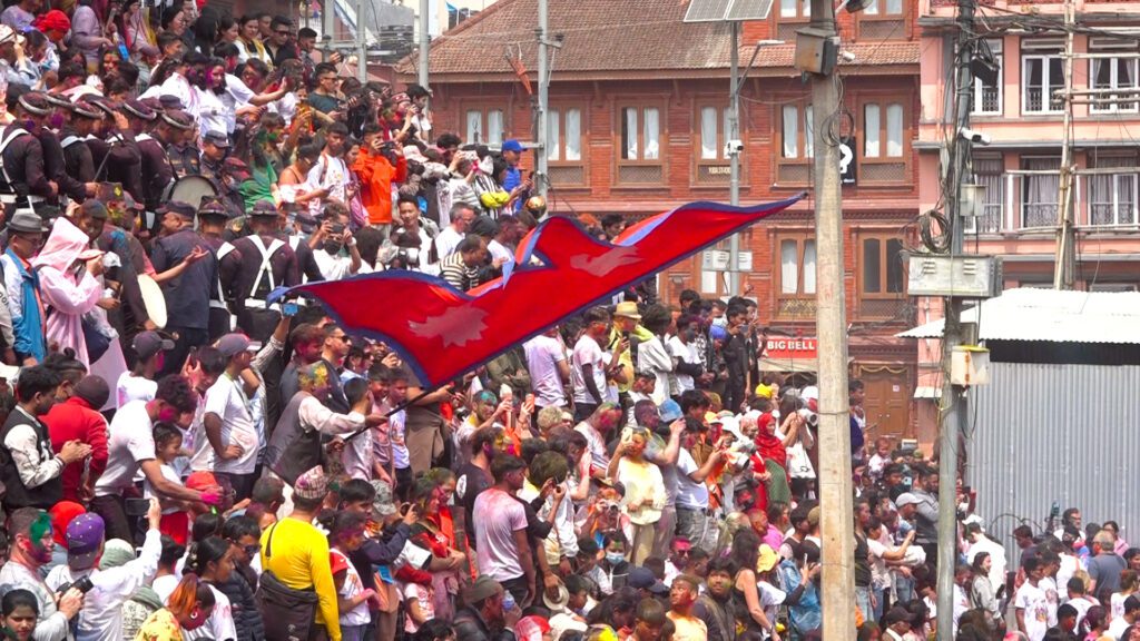होलीको सप्तरंगमा झुमेको वसन्तपुर (तस्वीरहरु)