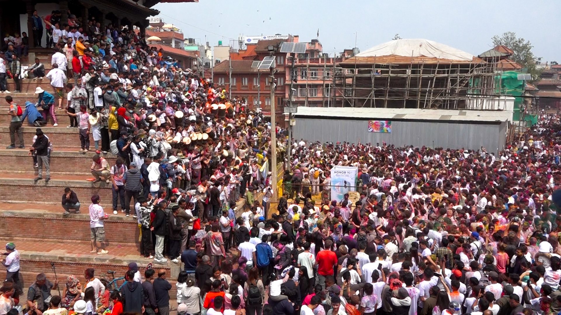 होलीको सप्तरंगमा झुमेको वसन्तपुर (तस्वीरहरु)