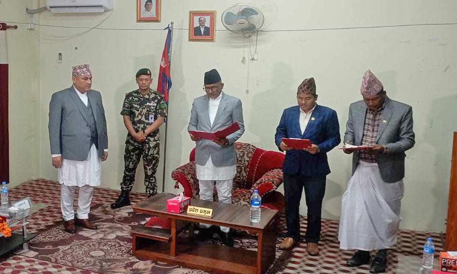सुदूरपश्चिममा मन्त्रिपरिषद् विस्तार, नाउपाका २ मन्त्री र एक राज्यमन्त्रीले लिए सपथ