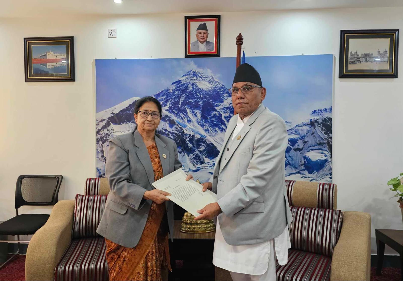 राष्ट्रियसभा उपाध्यक्षबाट उर्मिला अर्यालको राजीनामा, नेकपा एसको दाबी कायम