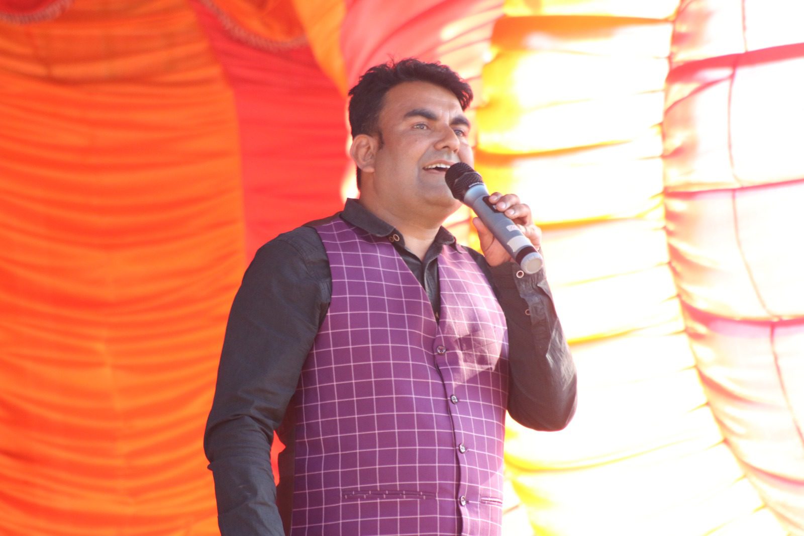 मञ्चको बनभोज कार्यक्रममा राष्ट्रिय कलाकारको बेजोड प्रस्तुती(फोटो फिचर)