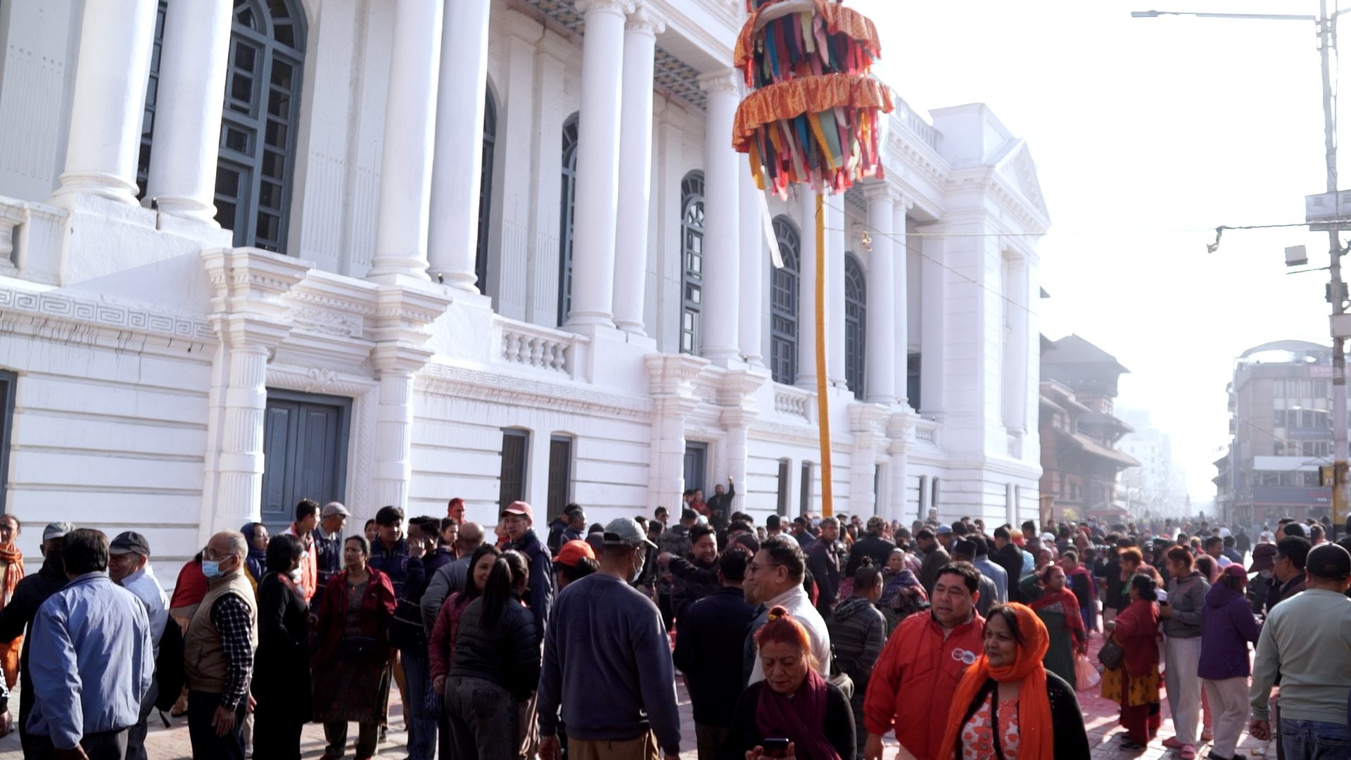 बसन्तपुरमा ठड्याइयो चीर, रङको पर्व होली सुरू
