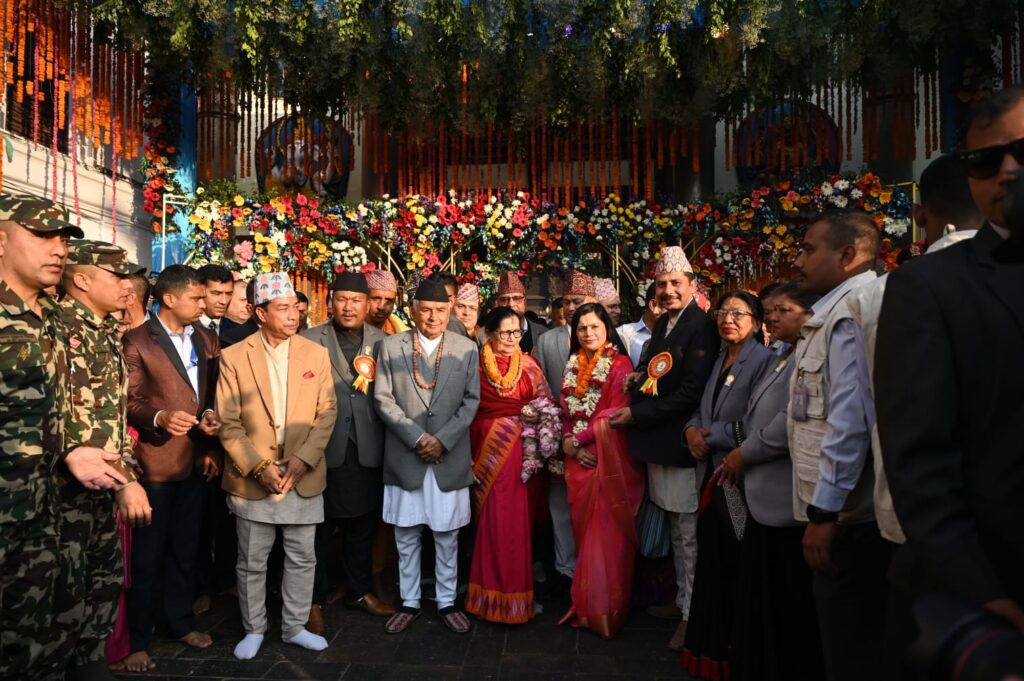 राष्ट्रपतिद्वारा पशुपतिनाथमा पूजा अर्चना, चार लाख बढी भक्तजन पुगे पशुपतिमा