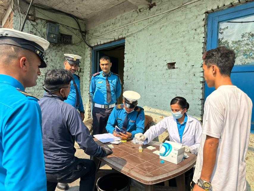 लागुपदार्थ सेवन गरी सवारी चलाउने ६ जना चालक प्रहरी नियन्त्रणमा