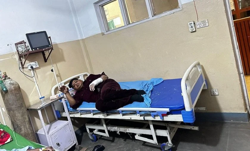 पूर्वमन्त्री खान चढेको कार दुर्घटना