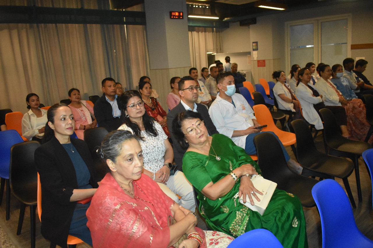 रोटरी क्लब अफ राजधानीद्धारा बि.एण्ड बि.हस्पिटललाई ६ वटा डायलायसिस् मेशिन हस्तान्तरण
