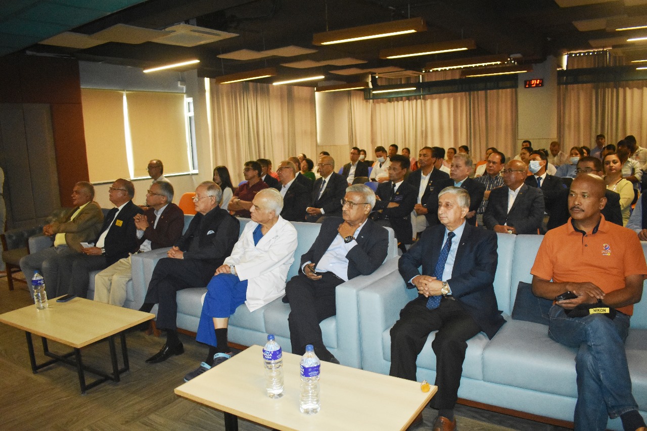 रोटरी क्लब अफ राजधानीद्धारा बि.एण्ड बि.हस्पिटललाई ६ वटा डायलायसिस् मेशिन हस्तान्तरण