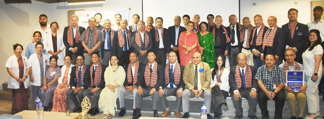 रोटरी क्लब अफ राजधानीद्धारा बि.एण्ड बि.हस्पिटललाई ६ वटा डायलायसिस् मेशिन हस्तान्तरण