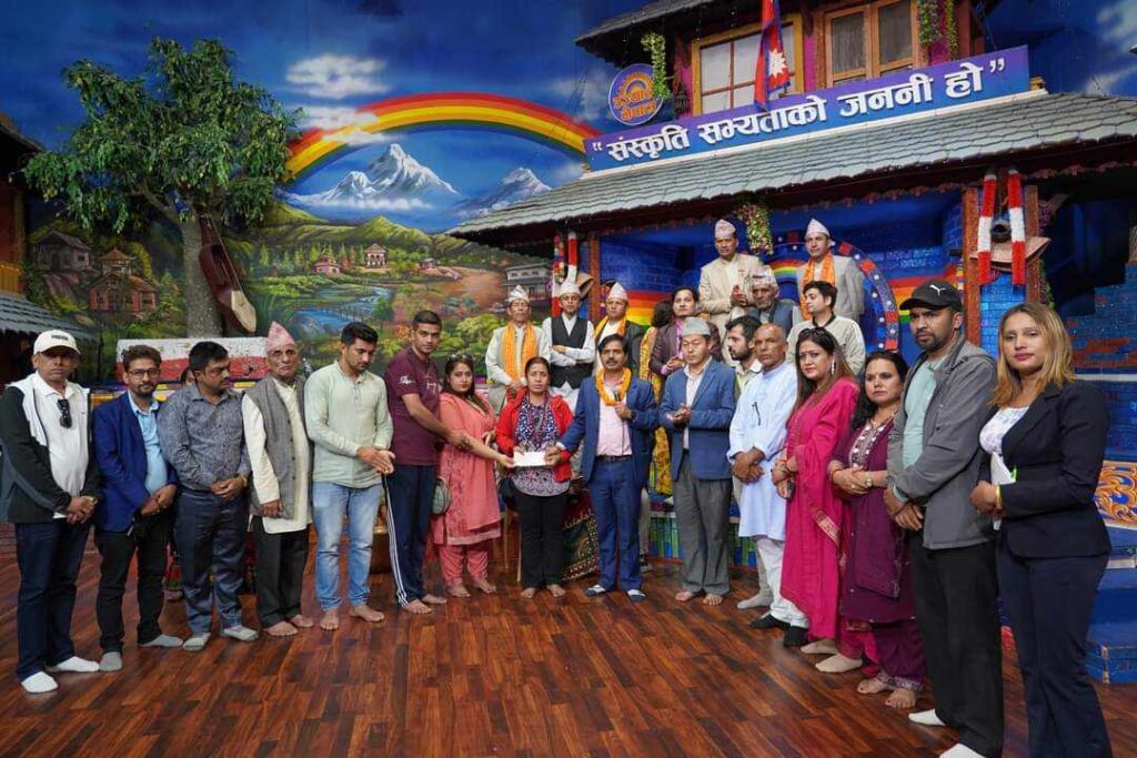 प्रभा एलुम्नाइद्वारा विरामी शिक्षकलाई सहयोग रकम हस्तान्तरण